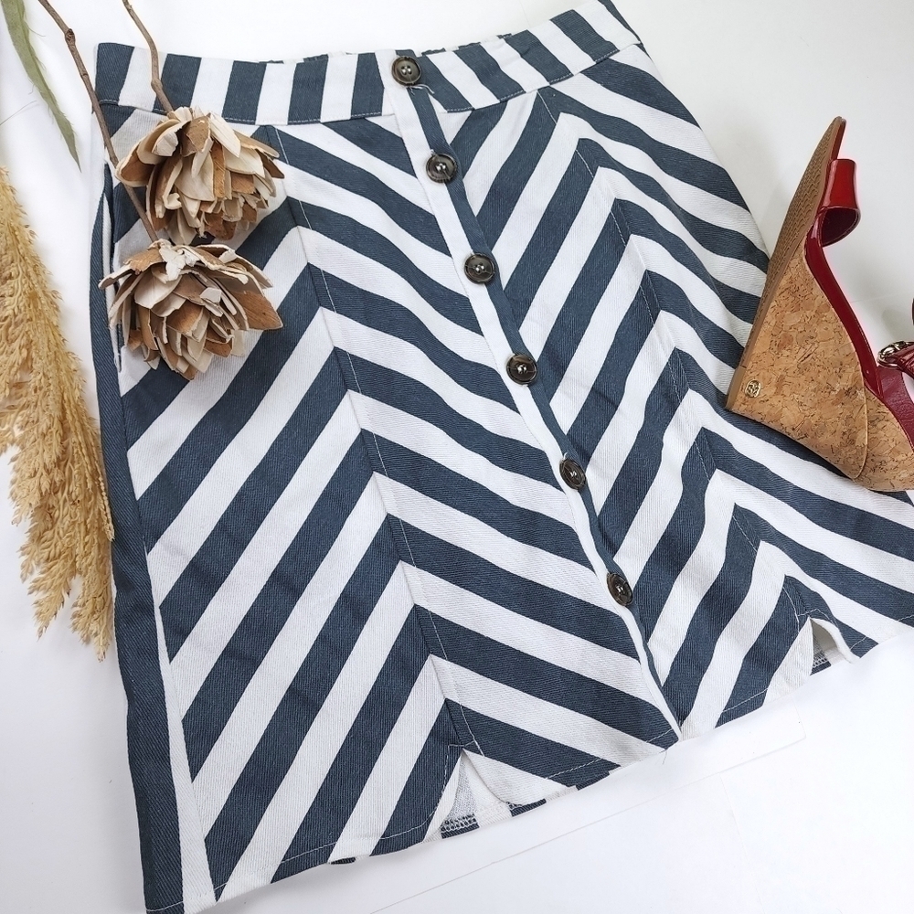 Listicle White Blue Chevron Skirt Sz S - Picture 2 of 11